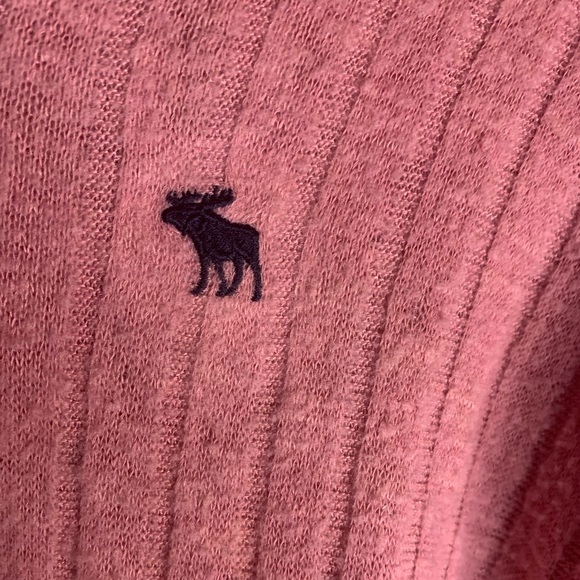 abercrombie kids Other - Abercrombie Kids girls lightweight sweater. Size 7/8. Small hole on the shoulder